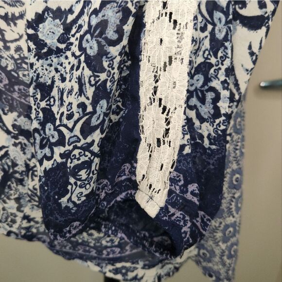 Vintage Contrast Print Crochet Blouse - Picture 9 of 10